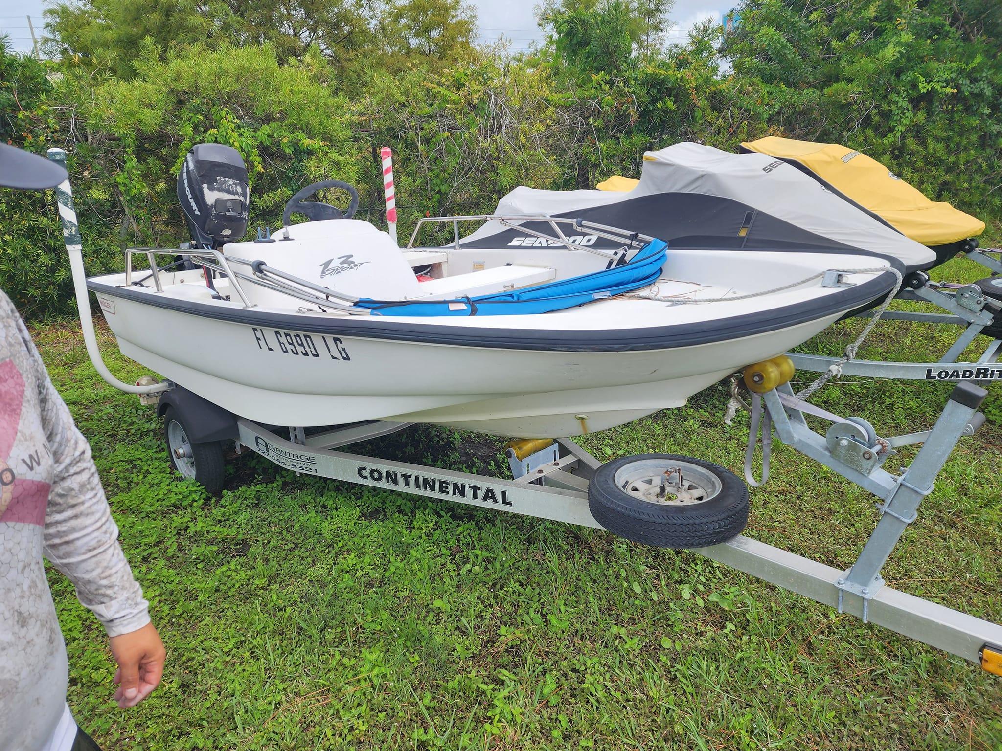 2000 Boston Whaler sport 13