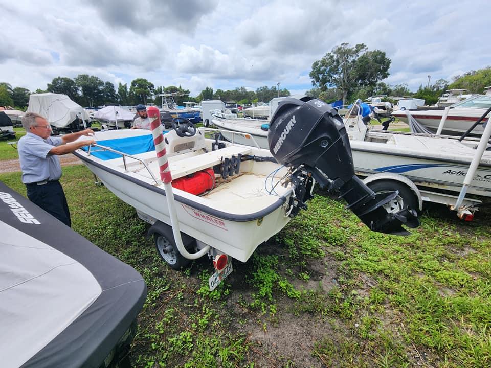 2000 Boston Whaler sport 13