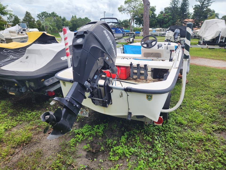 2000 Boston Whaler sport 13