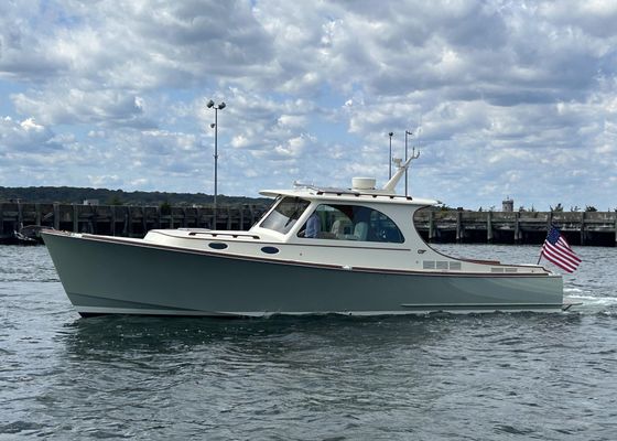 Hinckley Picnic Boat 37 MKIII - main image