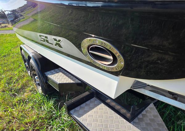 Sea Ray 270 SLX image
