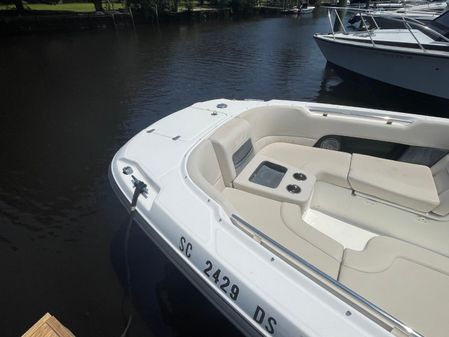 Boston Whaler 270 Vantage image