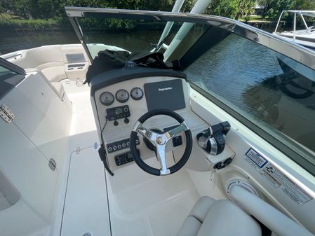 Boston Whaler 270 Vantage image