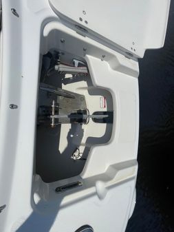 Boston Whaler 270 Vantage image