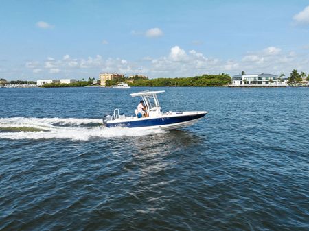 Robalo 226 Cayman image