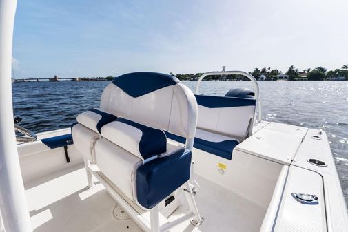 Robalo 226 Cayman image