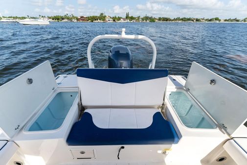 Robalo 226 Cayman image