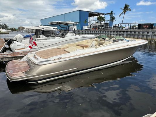 Chris-Craft Launch 32 - main image