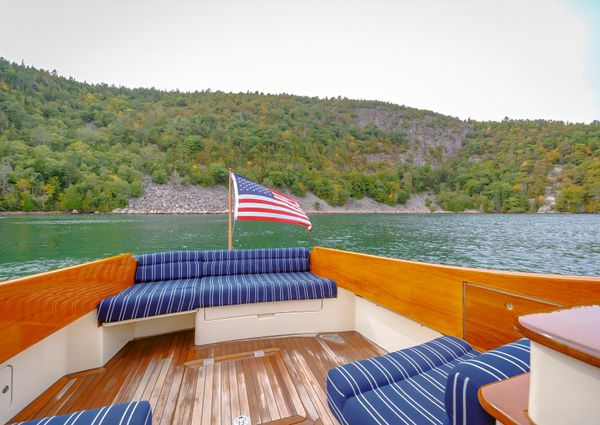 Hinckley Picnic Boat 37 MKIII image