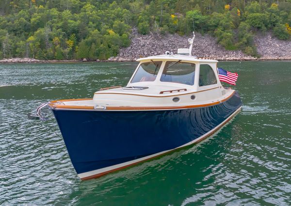 Hinckley Picnic Boat 37 MKIII image