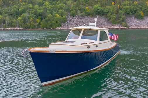 Hinckley Picnic Boat 37 MKIII image