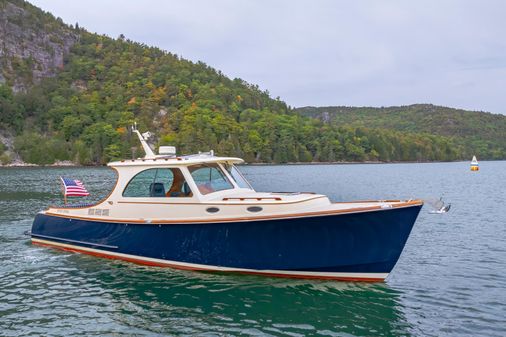 Hinckley Picnic Boat 37 MKIII image