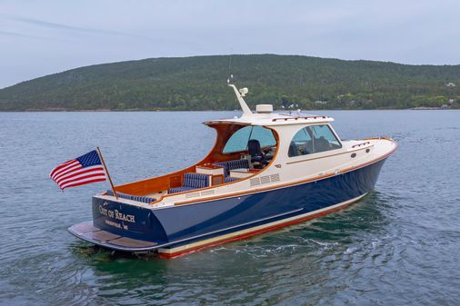 Hinckley Picnic Boat 37 MKIII image