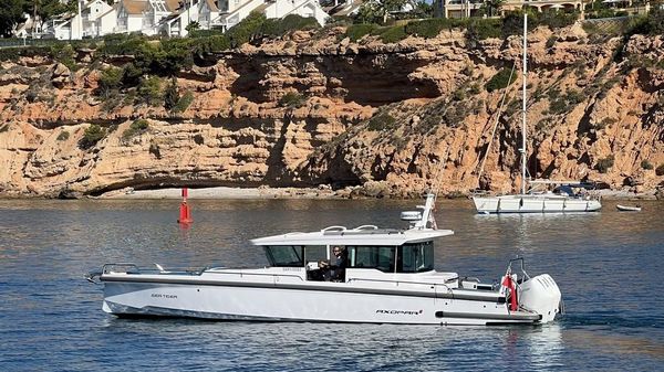 Axopar 37 Cross Cabin