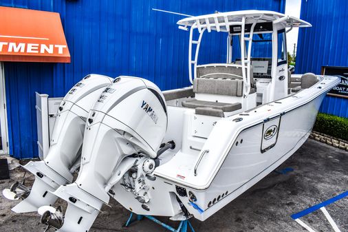 Sea Hunt Gamefish 28 Forward Seating image