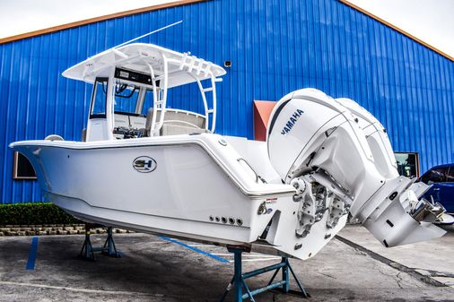 Sea Hunt Gamefish 28 Forward Seating image