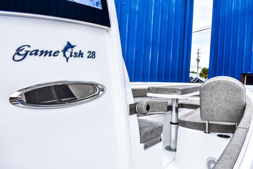 Sea Hunt Gamefish 28 Forward Seating image