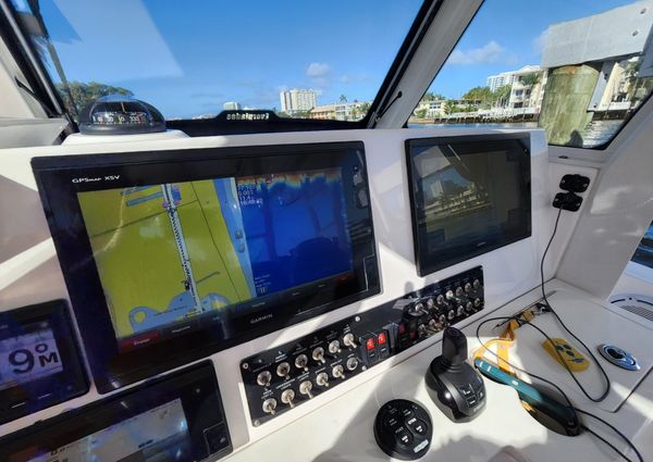 Everglades 355 Center Console image