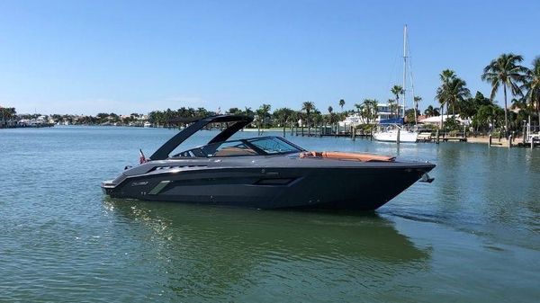 Cruisers Yachts 338 SOUTH BEACH