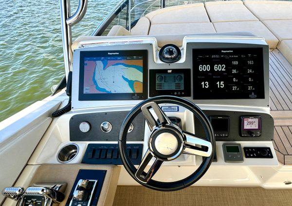 Sea Ray L650 Fly image