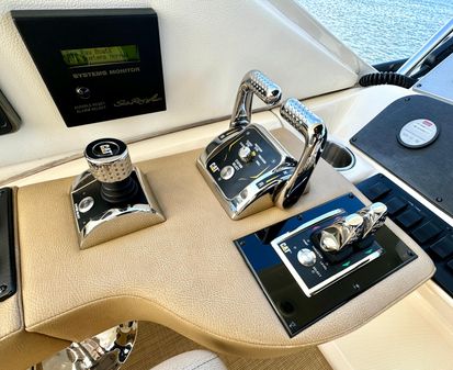 Sea Ray L650 Fly image