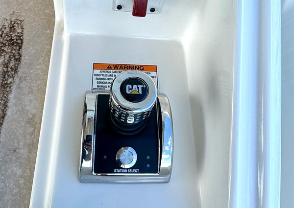 Sea Ray L650 Fly image