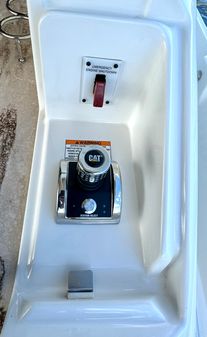 Sea Ray L650 Fly image