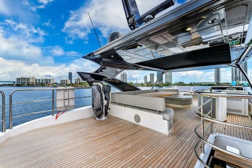 Sunseeker 76 Yacht image