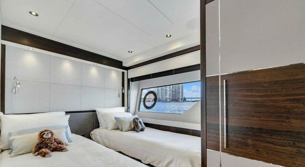 Sunseeker 76 Yacht image