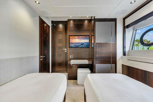 Sunseeker 76 Yacht image