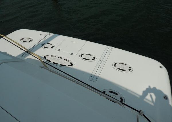 Cruisers-yachts 5000-SEDAN-SPORT image