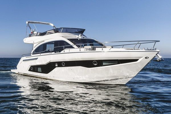 Cranchi E 52F Evoluzione - main image