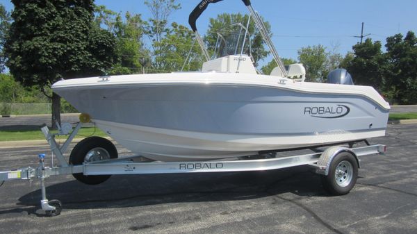 Robalo R180 Center Console 