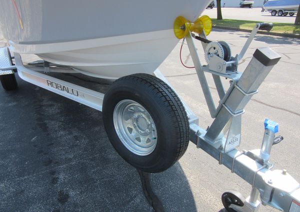 Robalo R180-CENTER-CONSOLE image