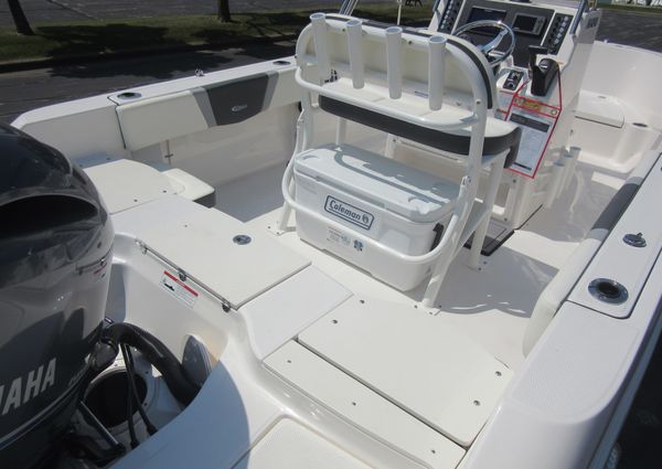 Robalo R180-CENTER-CONSOLE image