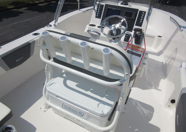 Robalo R180-CENTER-CONSOLE image