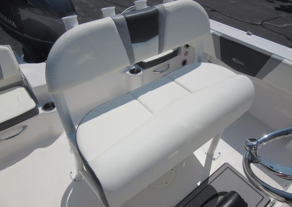 Robalo R180-CENTER-CONSOLE image