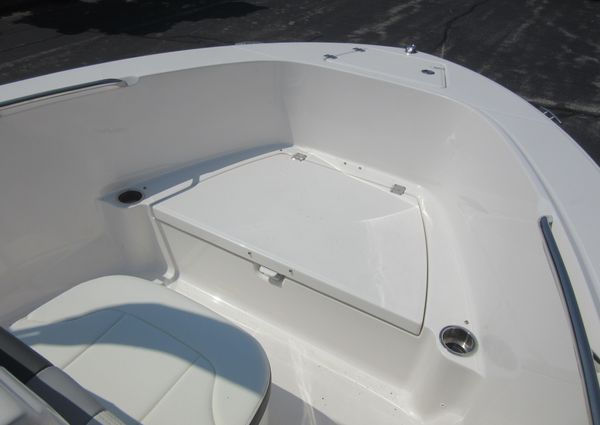 Robalo R180-CENTER-CONSOLE image