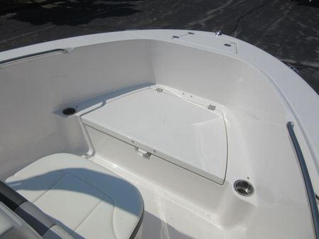 Robalo R180-CENTER-CONSOLE image