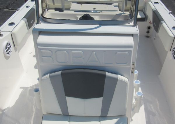 Robalo R180-CENTER-CONSOLE image