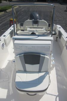 Robalo R180-CENTER-CONSOLE image