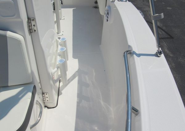 Robalo R180-CENTER-CONSOLE image