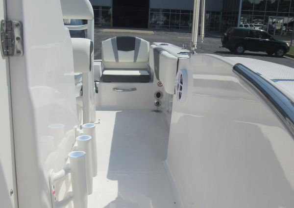 Robalo R180-CENTER-CONSOLE image