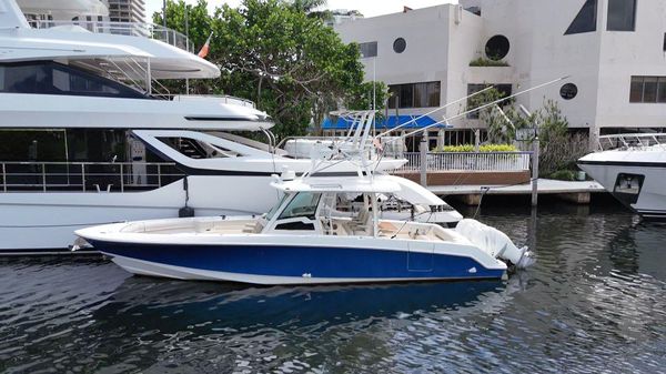 Boston Whaler 380 Outrage