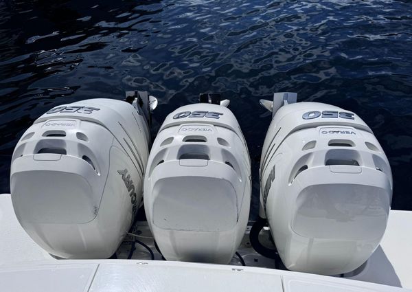 Boston Whaler 380 Outrage image