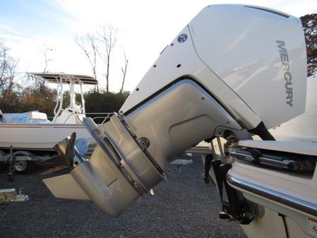 Boston Whaler 240 Vantage image