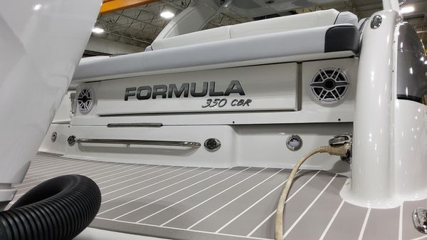 Formula 350-CROSSOVER-BOWRIDER-OB image