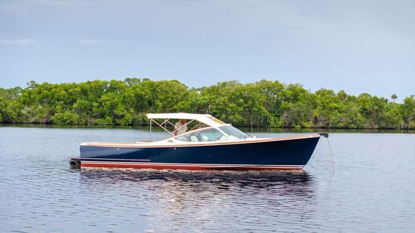 Hinckley Talaria 29 Runabout 