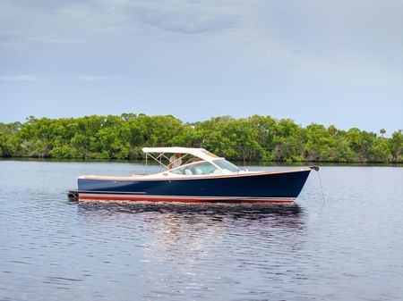 Hinckley Talaria 29 Runabout image