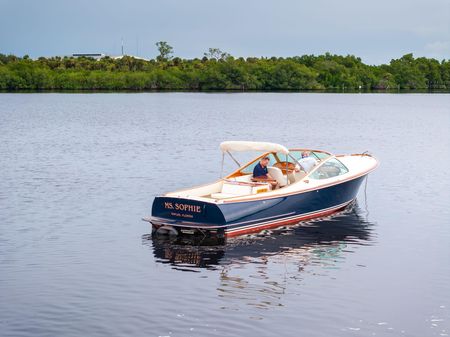 Hinckley Talaria 29 Runabout image